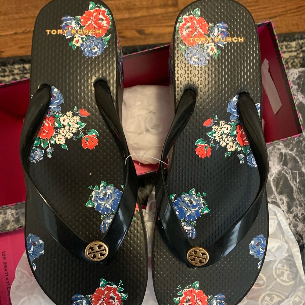 tory burch flip flops